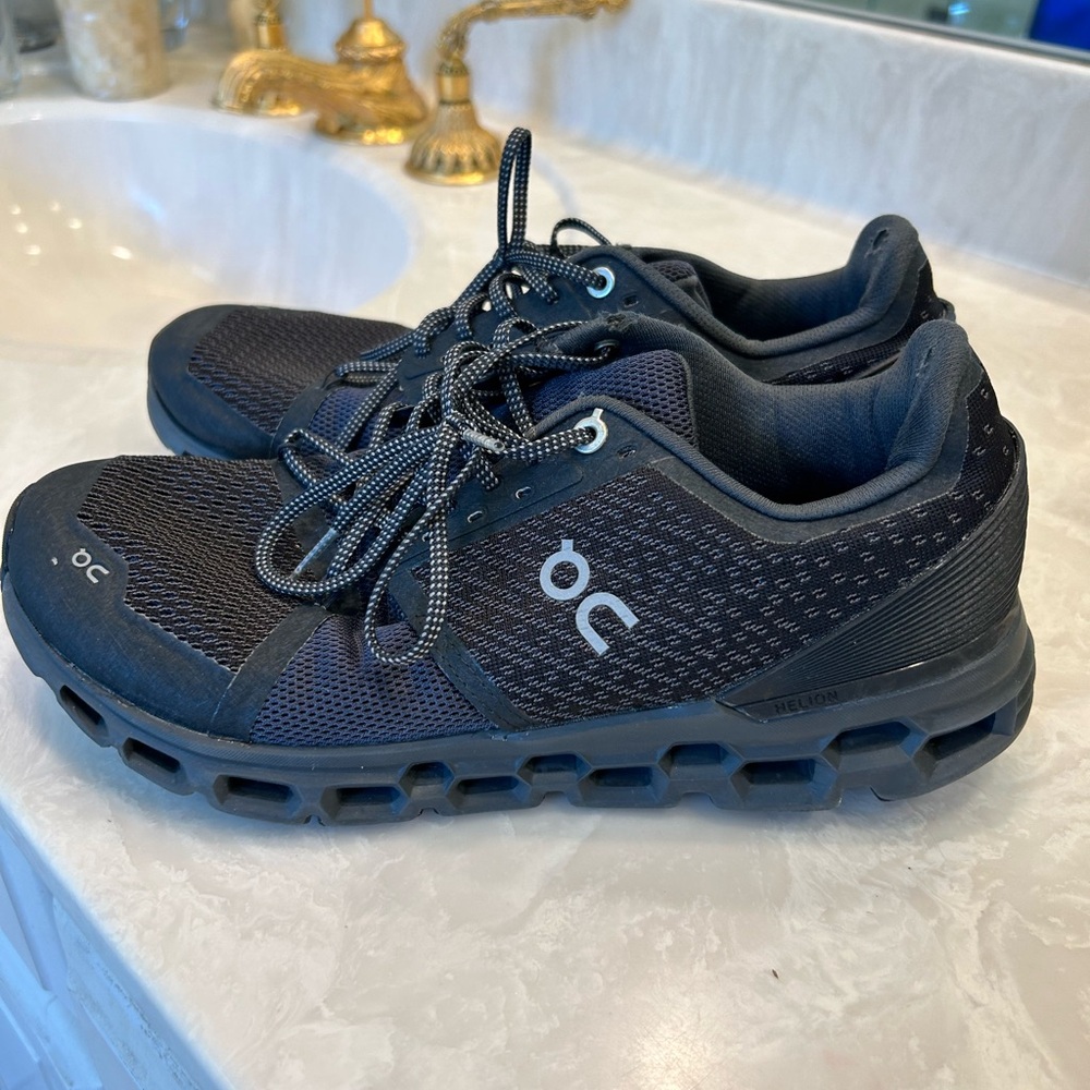 On Cloudstratus running shoes in black, Lace up, Women’s Sz 9 - Picture 7 of 11